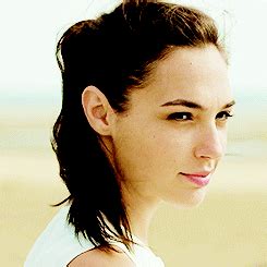 gal gadot gif hunt.